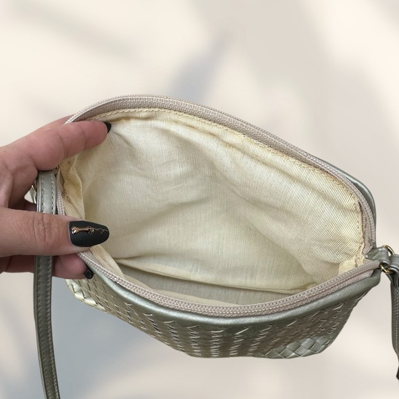 Vintage GANSON Silver Metalic Woven Leather Crossbody Bag With Tassel - Picture 9 of 11